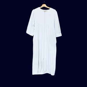 Collette by Miss Elaine Light Lavender Elegant White Embroidered Zipper Robe